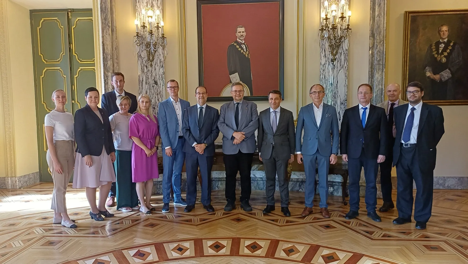 Eesti kohtute delegatsioon seisab grupipildil koos Hispaania võõrustajatega.