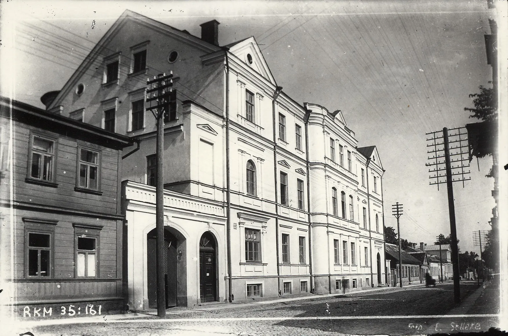Ajalooline foto Riigikohtu esimesest hoonest Tartus Vanemuise tänaval.
