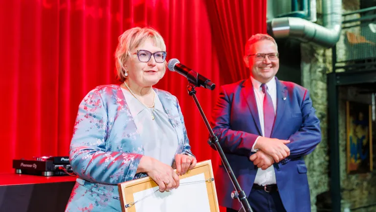 Kersti Kerstna-Vaks ja Villu Kõve annavad kohtunike täiskogu vastuvõtul üle tunnustusi.