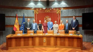 Grupipildil seisab Eesti delegatsioon Hispaania kohtusaalis