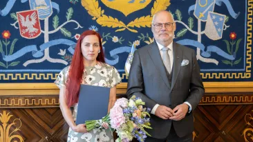 Fotol seisavad äsja ametisse nimetatud kohtunik Kaija Sõster-Sisask ja president Alar Karis.