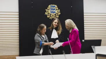 Kohtunik peab kohtusaalis menetlusgrupiga nõu.